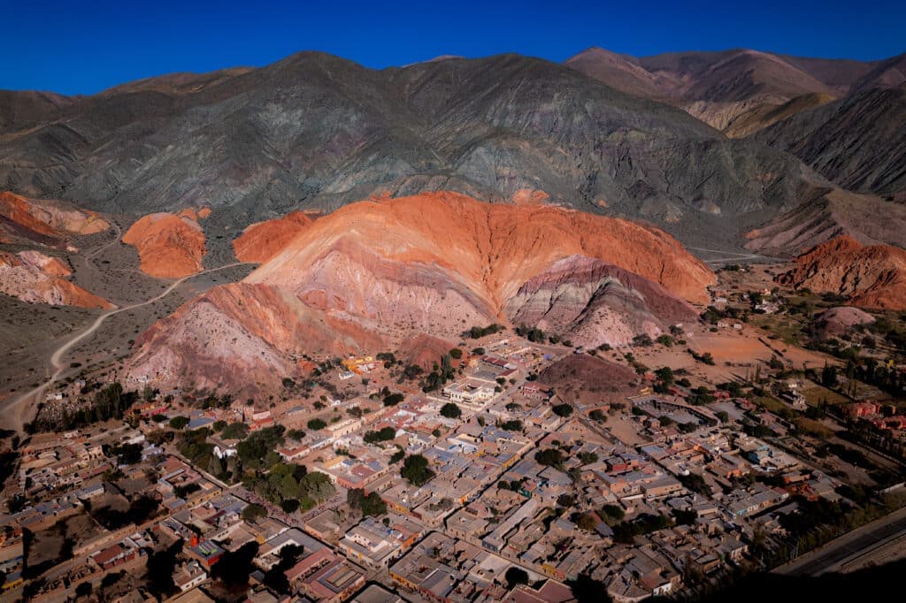 Purmamarca y el Cerro de los Siete Colores